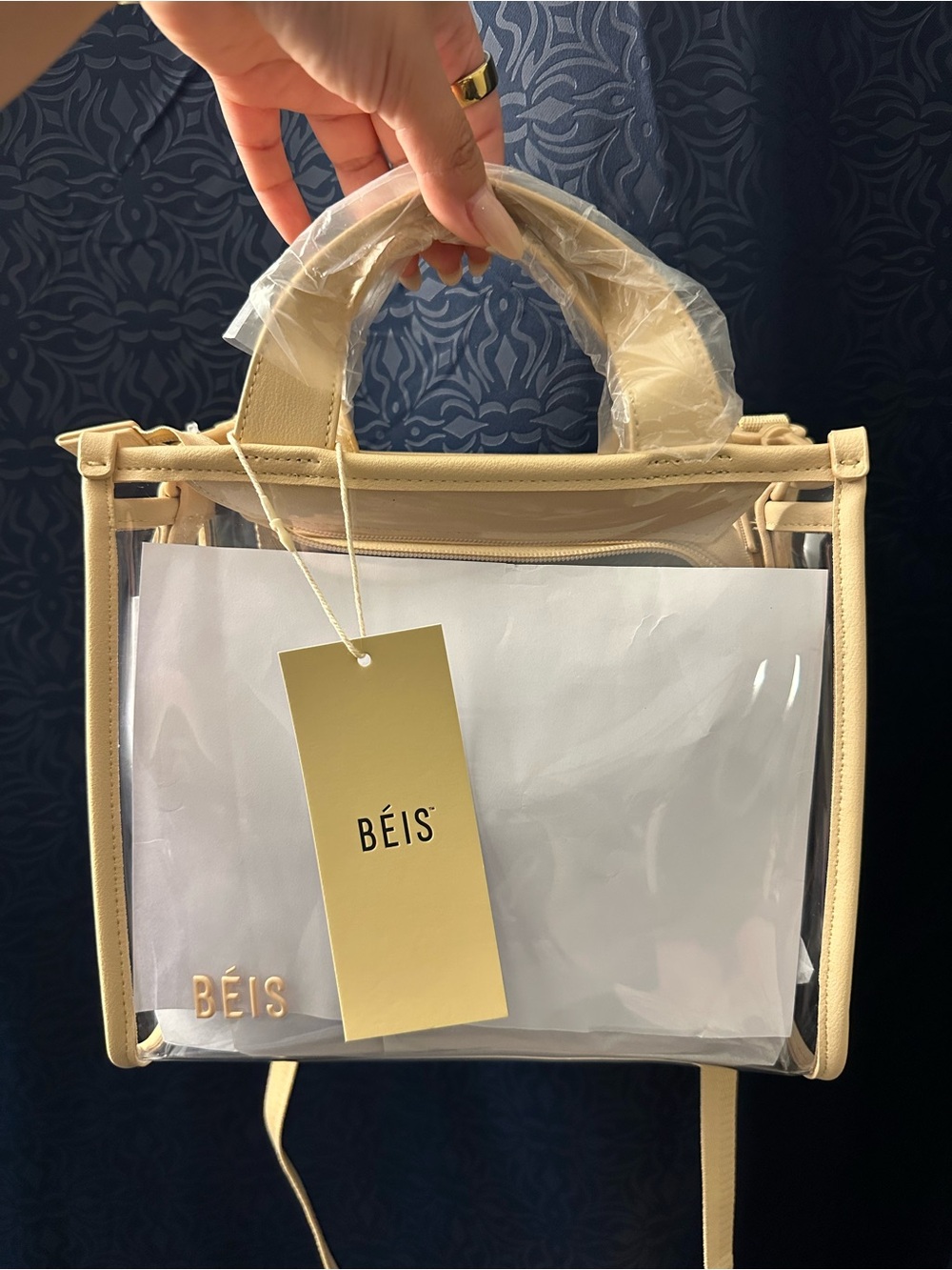 Béis - The Stadium Crossbody in Beige